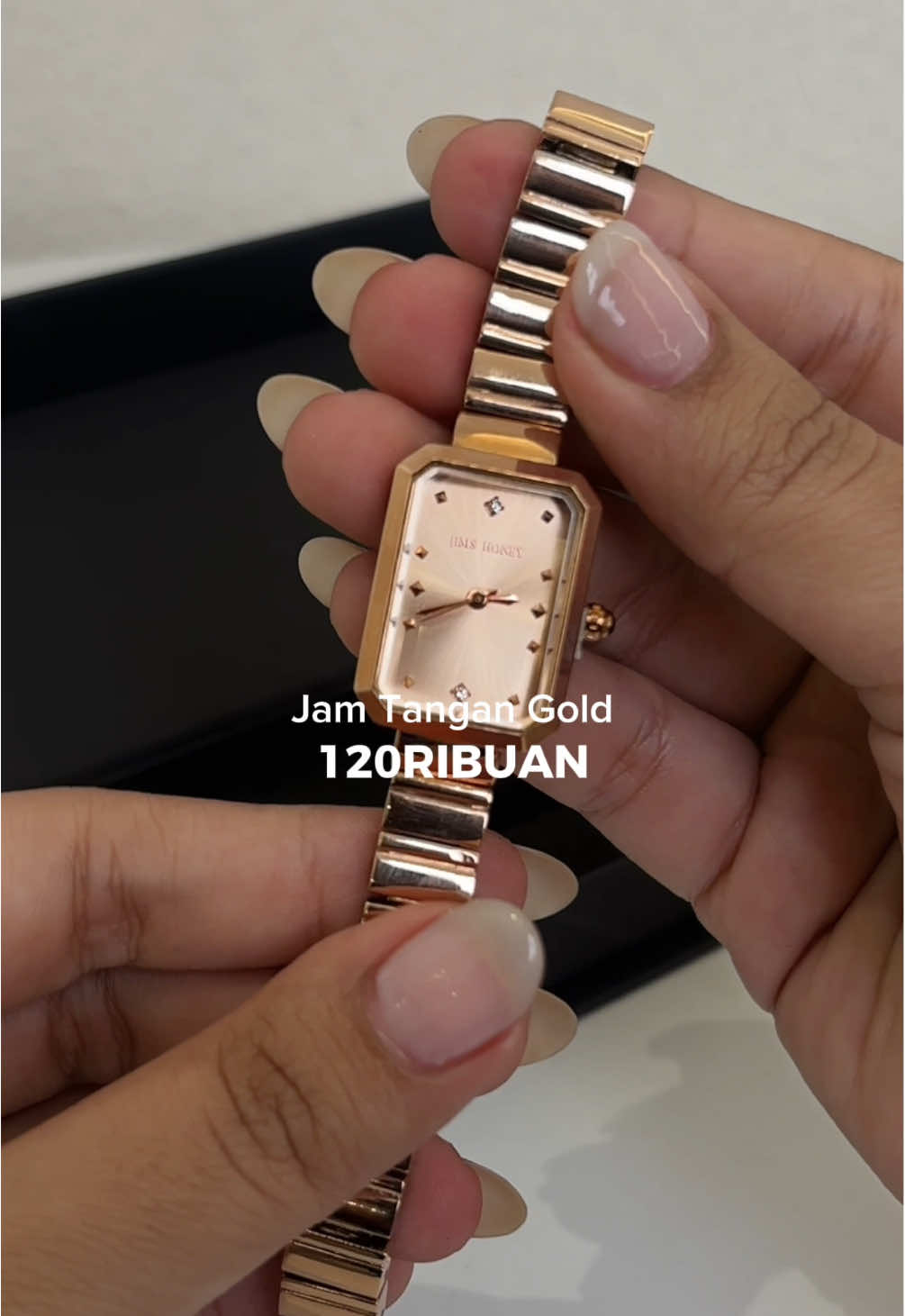 Jam tangan gold 120ribuan, tahan air dan anti baret✨ #GajianSale #PromoGuncang99 #WIBGAJIAN #jimshoney #JHW53 #jamtangan #jamtanganwanita 