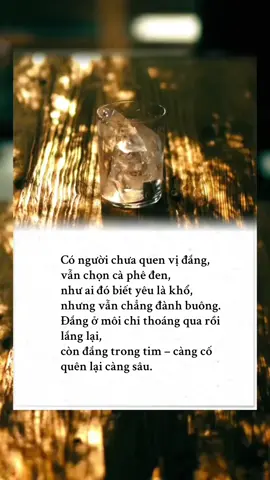 Có người chưa quen vị đắng, vẫn chọn cà phê đen, như ai đó biết yêu là khổ, nhưng vẫn chẳng đành buông. Đắng ở môi chỉ thoáng qua rồi lắng lại, còn đắng trong tim – càng cố quên lại càng sâu. #tramcaphecamxuc #caphe #camxuc #nhacbuon #coffee 