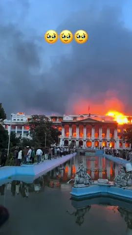 Sadly 🥹🥹🥹#nepal #simhadarbar #fire #blackday 