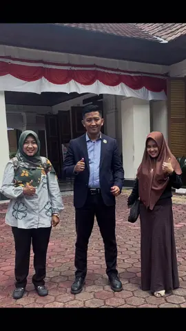 Tugas profesi agenda Pemeriksaan Persiapan di PTUN Padang. Sidang persiapan, Pemeriksaan Persiapan merupakan tahapan pendahuluan sebelum pemeriksaan pokok sengketa dalam Peradilan Tata Usaha Negara atau suatu tahapan untuk mematangkan perkara. @Metta #pengacaramuda #advokatsumbar #sumbartiktok #advokat #fypシ゚viral 