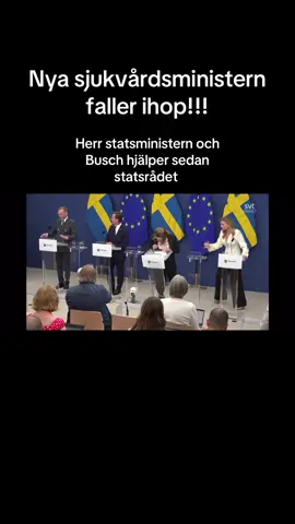 Nya sjukvårdsministern faller ihop efter att ha blivit utnämnd av Kristersson. Ebba Busch hjälper som tur jämte statsministern. #regeringen #val2026 #svpol #kristdemokraterna #sjukvård @SSU 