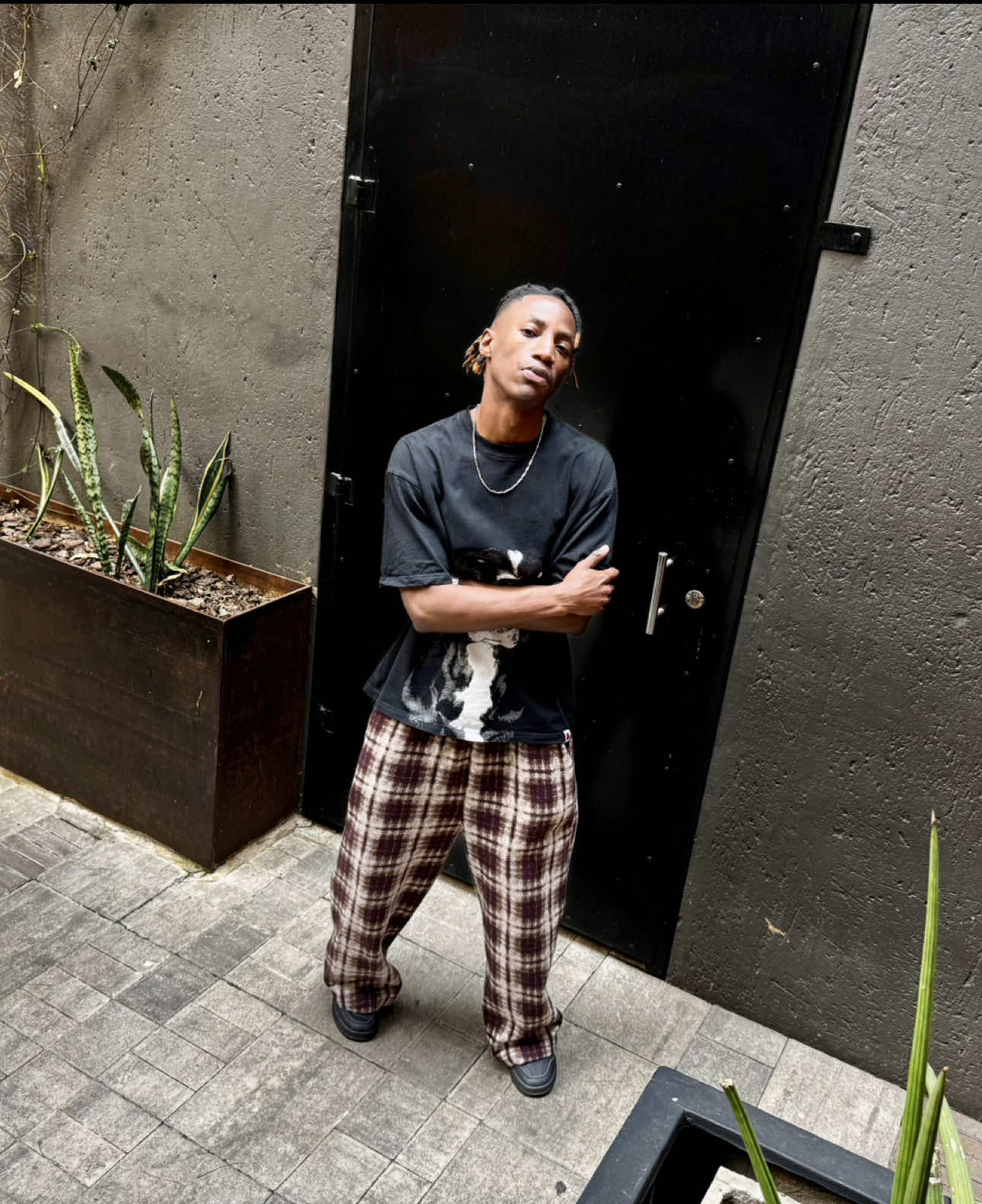 old-school filter, oversized energy 🖤🎶 plaid pants + graphic tee for that baggy fit streetwear vibe. comfort + retro = perfect combo. #baggyfit #streetwearvibes #baggypants #oversizedfashion #streetwearstyle         