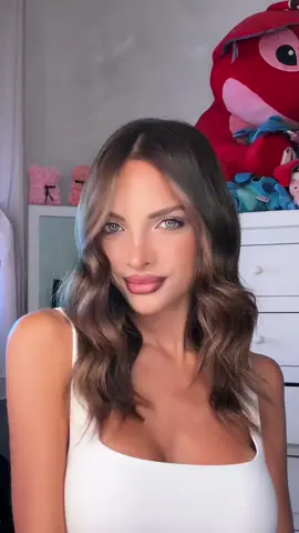 GHD ha lanciato una vera bomba : 4 nuovi arricciacapelli con l’innovativa tecnologia Chronos! 🔥 Quello che sto usando io è il ghd Chronos Curve Classic Tong, perfetto per creare onde classiche e definite grazie al suo fusto da 26 mm. La nuova tecnologia Chronos rende i capelli più luminosi, setosi e senza effetto crespo, su ogni lunghezza. ✨ Questo modello è ideale sia per capelli lunghi che per tagli più corti, come i miei! E se non sapete quale dei 4 tool scegliere… arriva una super novità: il Curl Finder! 💡 Un quiz interattivo sul sito GHD che vi aiuterà a trovare l’arricciacapelli perfetto per il vostro stile! @ghditalia #adv 
