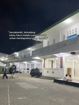 bukan dunia yang jahat, namun kita yang di uji untuk kuat.                                                 #katakatamotivasi #santripondok #haruskuat #mondokitukeren 