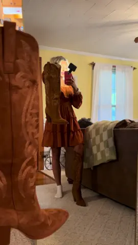 #westernfashion #western #concertoutfit #cowgirlboots 
