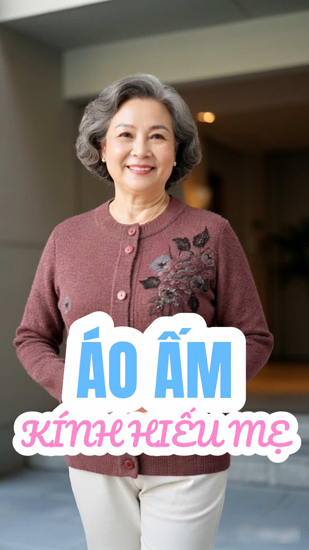 Chiếc áo khoác len mềm mại và ấm áp, thiết kế với các hoạ tiết hoa văn trang nhã, phù hợp cho phụ nữ trung niên và cao tuổi, giúp các Mẹ các Bà được giữ ấm trong những ngày trở rét hoặc mưa gió nhiều. @Mặc đẹp phối xinh ✨  @Mặc đẹp phối xinh ✨  @Mặc đẹp phối xinh ✨ #thoitrangnu #macdepphoixinh #macdepphoixinh2025 #trungnien #trungniendep #thoitrangtrungnien #aokhoactrungnien #aoam #aogiunhiet #aogiunhietnu #aokhoaclen #aokhoaclentrungnien 