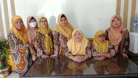 Komitmen Eko Patrio pada pendidikan. Sebagai anggota dewan, Eko Patrio tidak hanya sekadar duduk di gedung parlemen. Beliau sangat fokus membantu masyarakat, salah satunya dengan memberikan bantuan sarana dan prasarana kepada PAUD dan yayasan pendidikan. Ini adalah bukti nyata komitmennya dalam meningkatkan kualitas pendidikan anak-anak di Indonesia. #ekopatrio #bantuwarga #PartaiAmanatNasional #bantupanganbanturakyat #zulkiflihasan