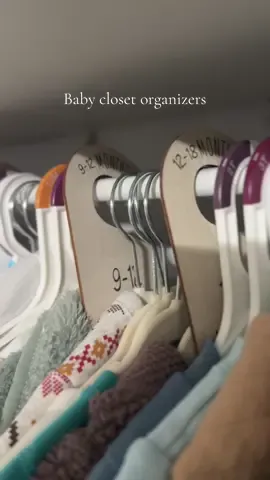Perfect way to organize your newborns closet! And that way you can see exactly what you have for each size! #newbornmusthaves #nurserydecor #nurseryinspo #closetorganization #babycloset 