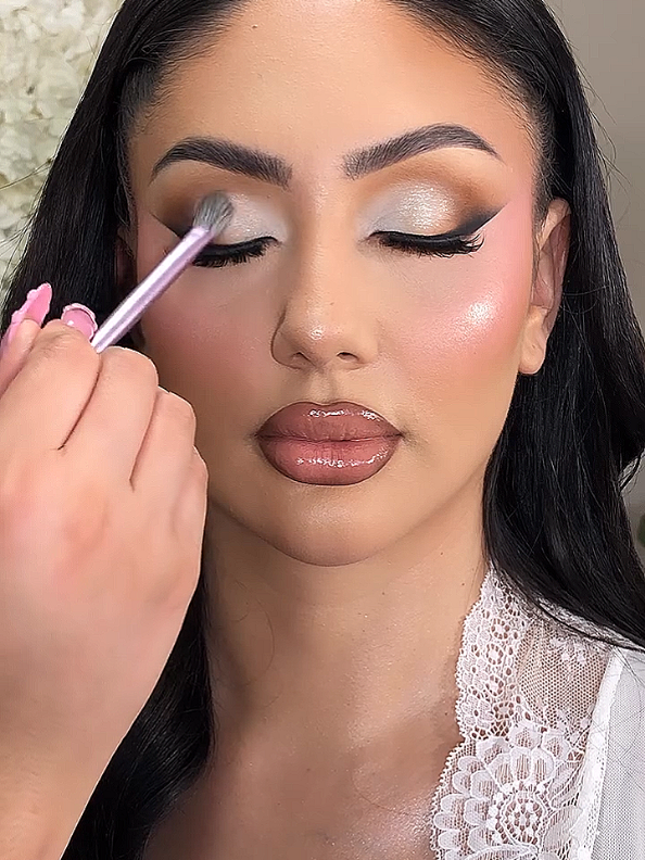 #makeuptutorials #makeup #beautyhacks #10millionviews 