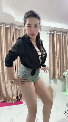 #กวางขาวอยู่กลางเขา 