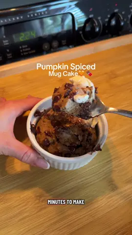 Easy Pumpkin Spiced Mug Cake that takes only 2 minutes!  Ingredients: 2 tbsp of pumpkin spiced protein powder from @Truvani  1 egg 3 tablespoons pumpkin puree 1 tbsp of sweetener of choice  2 tablespoons oat flour 1/2 teaspoon baking powder 1 tsp pumpkin spice (optional) 1 tablespoon dark chocolate chips Method:  Mix all the ingredients in a microwave safe bowl Add dark chocolate chips and microwave for 2 minutes.  #mugcake #pumpkinspice #highprotein #healthydessert 