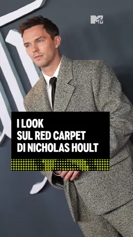 Nicholas Hoult e i suoi look sul red carpet 🤩 #MTVCeleb #NicholasHoult #RedCarpet #Look #fashion #cinematok #perte