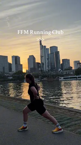 Evening run 😍 Sonne, view und leute 🫶 Da lässts sich gleich viel schneller laufen 👊 #run #Running #ffm #runclub #frankfurt @Jax @OACE 