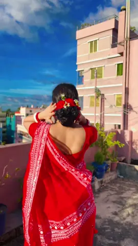 কি সুন্দর গাজরাটা সাথে শাড়ি জুয়েলারি😍Gajra:@তিলোত্তমা কালেকশন Sari:@girlspoint4 Jewellery:@Eka Dhar 