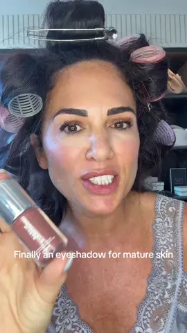 Just perfect eyeshadow that lasts #sacheubeauty #sacheueyeshadowstayn #matureskinmakeup 