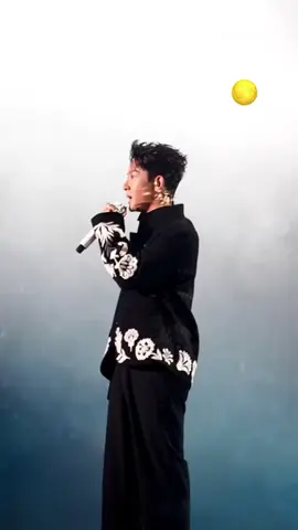 What a beautiful song sung by his soothing voice. Feel like floating on the cloud☁️🌙🌕#zhangwanyi #เทรนด์วันนี้ #จางหว่านอี้ #tiktok #ฟีด 