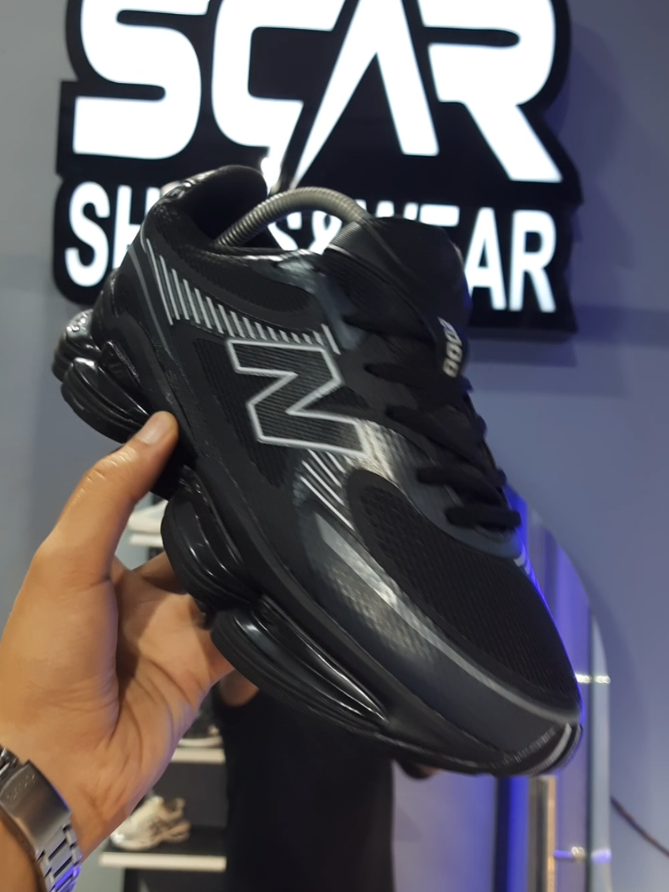 بنها شارع كلية تجارة الشارع المقابل لمسجد مصطفى صالح 📍 #SneakerHeads #sneakers #mensfashion #بنها #scar2512 