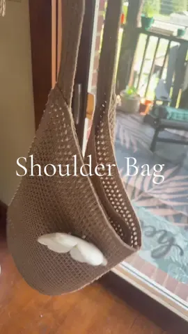 Crochet shoulder hobo bag is perfect #crochetbag #purse #hobobag #shoulderbag 