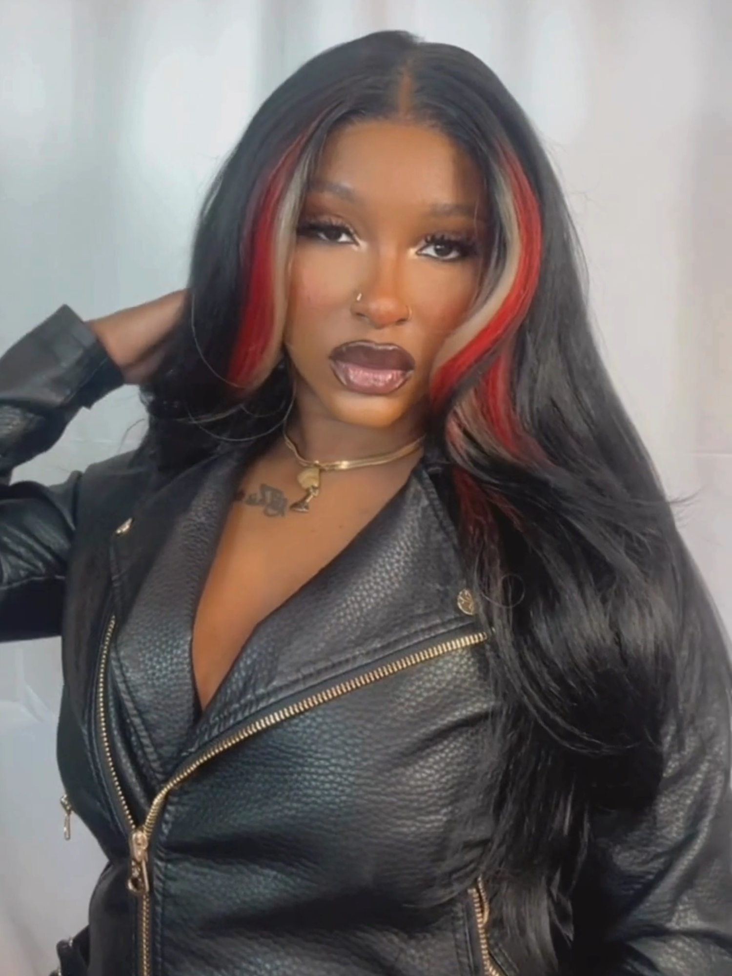 Wig: Outre Jaylin in color 1B/DRFF SCARDFR Rock this Halloween with a Bratz Rock Angelz inspired Halloween look! #ebonyline #outre #outrehair #OutrePerfectHairline #syntheticwig #gluelesswig #colorfulhair #redstreak #wavyhair #longwig #13x6 #1BDRFFSCARDFR