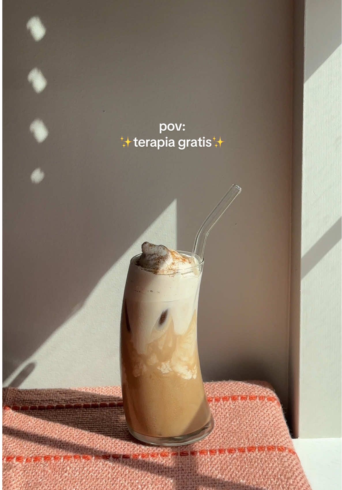 ice latte 🤌🏻🤎 #coffeeideas #coffee #icelatte #coffeecontent #coffelover 