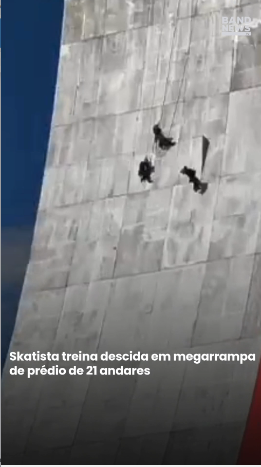 O skatista campeão mundial Sandro Dias, conhecido como Mineirinho, realizou um treino em uma megarrampa construída na fachada do prédio do Centro Administrativo Fernando Ferrari (CAFF), em Poro Alegre. A construção faz parte de uma ação promovida por uma marca de bebidas com o apoio do governo do Rio Grande do Sul. A descida foi apenas um teste para uma manobra que ainda deve ser concretizada nos próximos dias. #BandNewsTV #notícias #RS