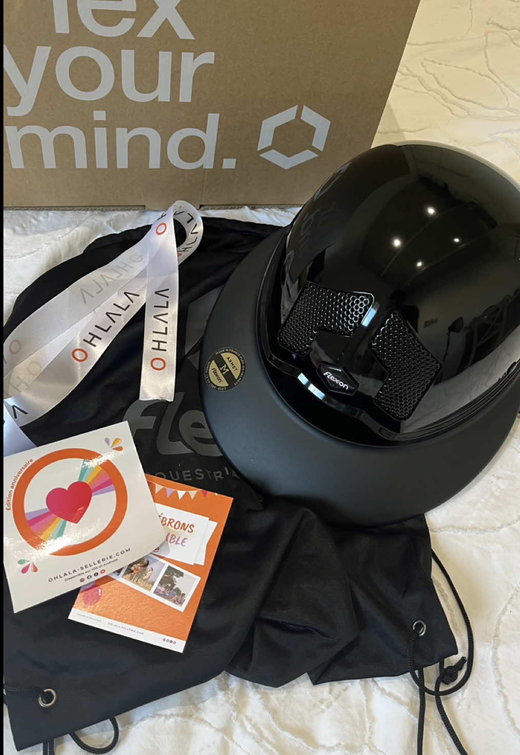unboxing de ma nouvelle pépite 🥹🌟 merci @Ohlalasellerie pour la rapidité comme toujours !🧡 Casque Armet Angel Star jugulaire marron @Flex-on®️ 