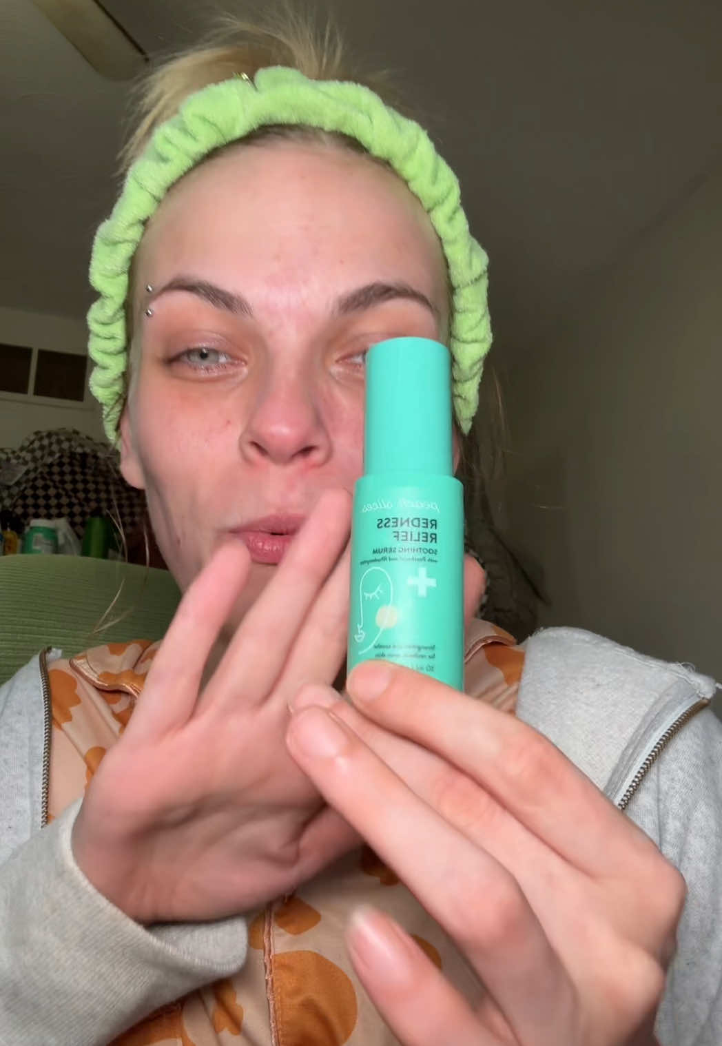Just testing out the redness relief serum from peach slices for the first time! #peachslices #rednessrelief #soothing #serum #skincarehacks @Peach Slices 