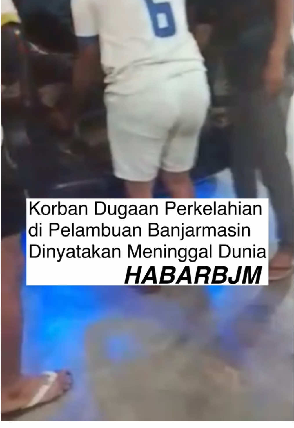 Pria yang mengalami luka di bagian perut diduga akibat perkelahian dinyatakan meninggal dunia oleh tim medis RSUD Ulin Banjarmasin. Sebelumnya relawan mengevakuasi korban ke RS Bhayangkara namun harus kembali dirujuk kedua kali ke RSUD Ulin. Korban yang diketahui merupakan warga Komplek Yuka bernama Imis itu  ditemukan warga tersandar di depan rumah di Gang 4 Pelambuan Kota Banjarmasin dengan luka di bagian perut.