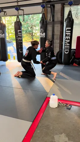 Cross collar at its finest #jujitsu #jujitsugirl #jujitsuprincess👑 #jujitsutechniques #jujitsugirly 