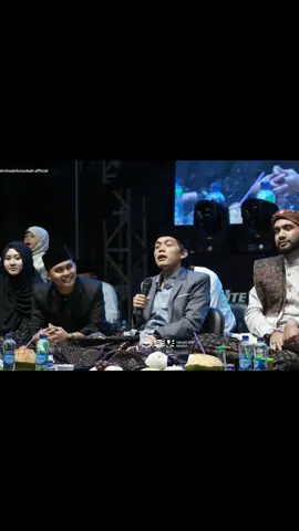 momen pengajian Akbar bersama Gus iqdam 