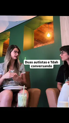Café com amiga autista: zero small talk, 100% conexão verdadeira. É encontrar alguém que te entende sem precisar explicar tudo, e que ainda te traduz. Sua amizade vale ouro 💛  #autismo #tdah #neurodivergencia