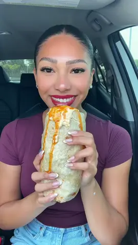GIANT CHIPOTLE BURRITO 🌯♥️ WHY DIDNT ANYONE TELL ME YHE BARBACOA WAS SO GOOD! 😭 what's your fav protein at chipotle? ☺️ #chipotle #chipotleburrito #giantburrito #guac #fyp 