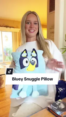 Everyone’s fave pup is now a pillow! 💙 Soft, squishy & perfect for gifting 🎁 Grab yours before it’s gone! 🐶 #BlueyPlush #TikTokShopcreatorpicks #tiktokshoprestock #giftsforkids #MomsofTikTok #bluey #blueytok #jayfranco @Jay Franco Home 
