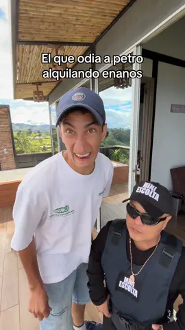 Lo oddio😤 Gracias @Pikaritos alquiler de enanos por el escolta😎