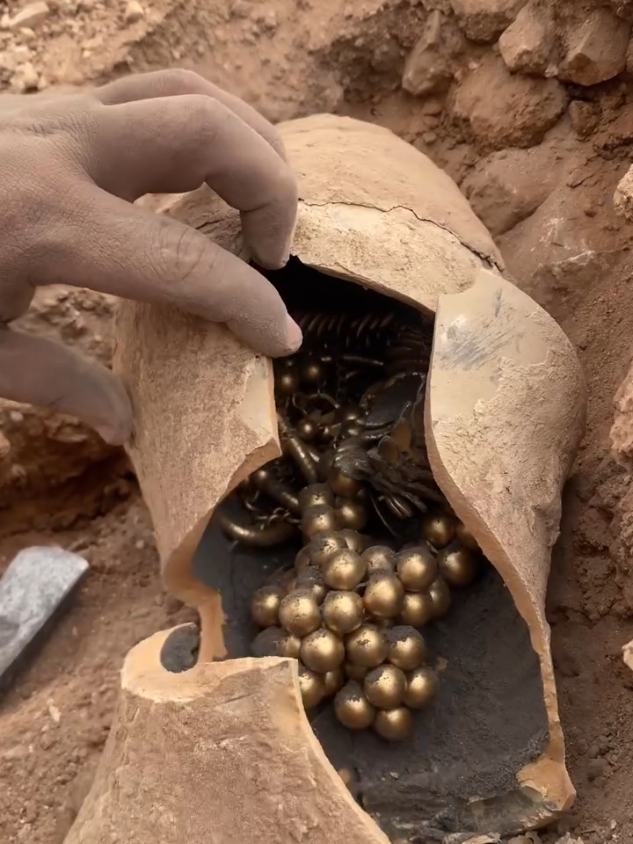 treasure hunt #discovery #gold 