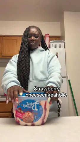 I love me some strawberry cheesecake 😩 #fyp #viral #strawberrycheesecake 