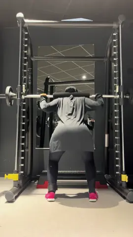 🔥🔥🔥 . . . . . . #gym #squat #fitgirl #sportlover #hijab 