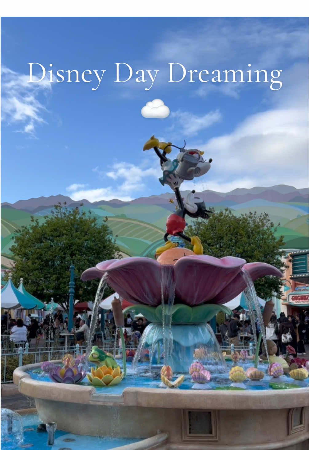 Not me day dreaming about Disney again… ready to book our next trip! #disneyadults #disneylandcalifornia #disneycaliforniaadventure #disneylandfantasmic #worldofcolor 