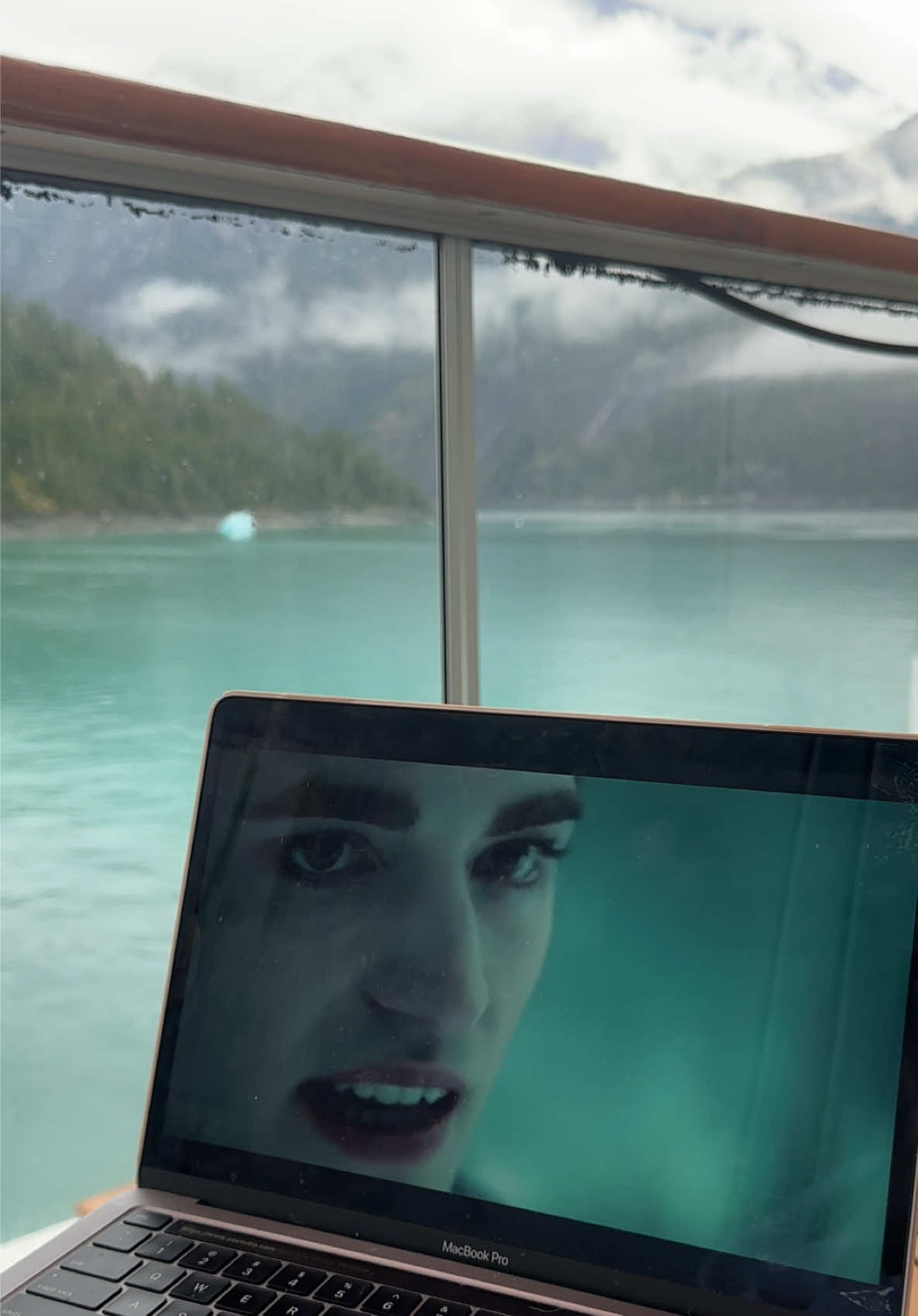 Bella where the hell have you been loca? #bellawherethehellhaveyoubeenloca #twilighttiktok #twilightedit #twilight #bellaedward 