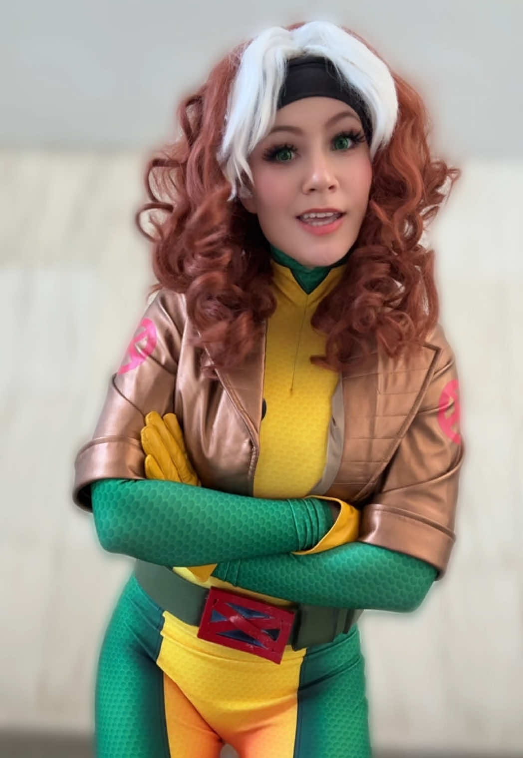These gloves are for your safety, honey. #roguecosplay #xmen #cosplaygirl #dragoncon #xmenrogue 