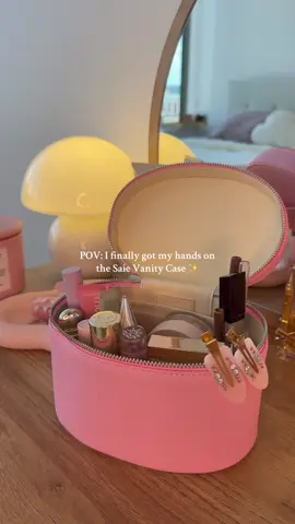 When you’ve been stalking it for weeks and it’s finally here 🥹 @Saie #makeupvanity #makeupbag #girlygirl #saiebeauty #saievanitycase 