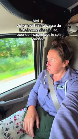 👉 La baboune silencieuse : l’arme secrète de toutes les femmes depuis la nuit des temps. 😏 Spoiler : les gars pensent juste qu’ils ont gagné une journée tranquille… 😂 👍 Like si t’as déjà tenté la technique (avec plus ou moins de succès). 🔖 Enregistre ce post pour le montrer à ton chum la prochaine fois. 👣 Et abonne-toi pour plus de scènes de couple en voyage qui sentent le vécu. 🤪 — Je suis Léa, maman voyageuse et aventurière dans l’âme. Après un tour du monde d’un an et un road trip de 9 mois à travers le Mexique 🇲🇽 et les États-Unis 🇺🇸 en camping-car avec mes 3 jeunes enfants, je partage nos découvertes pour t’aider à créer des souvenirs de voyage inoubliables! #VieDeCouple #HumourDeCouple #couplegoals #VoyageEnCouple #Roadtrip  