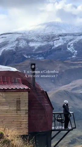 🇨🇴🇨🇴🇨🇴✨ El amanecer más alto de Colombia está aquí… 🌄 Despierta en medio de montañas, nieve y un paisaje que parece sacado de un sueño. Somos el Glamping más alto de Colombia, ubicado a solo 50 minutos de Manizales. Aquí no solo duermes… aquí vives experiencias únicas: ⭐ Dormir bajo un cielo lleno de estrellas 🍷 Disfrutar nuestro restaurante con comida deliciosa 🔥 Fogata para noches inolvidables 🪵 Zona Picnic para desconectarte  💫 Amaneceres que parecen pintados a mano ❤️ ¿Con quién compartirías este amanecer? 👉 Guárdalo para tu próximo viaje y etiqueta a esa persona especial. #glampingcolombia #quehacerenmanizales #GlampingLeónDormido #NevadoDelRuiz #Naturaleza #glamping #manizales 