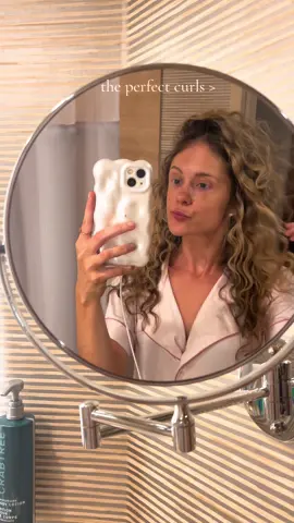 ahhhhhbsessed with the Tymo curler ✨