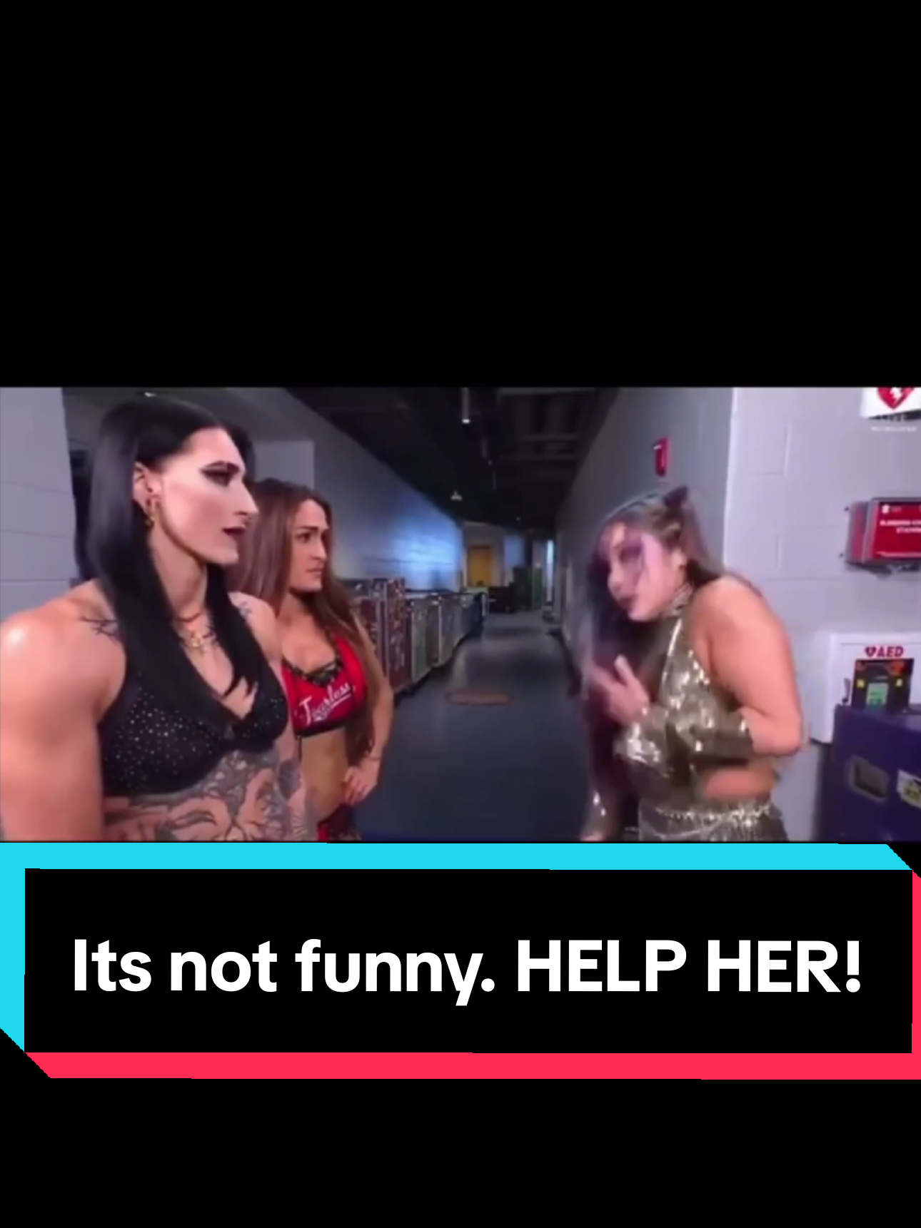 Poor Kairi  #fyp #wrestling #WWE #kairi #help 