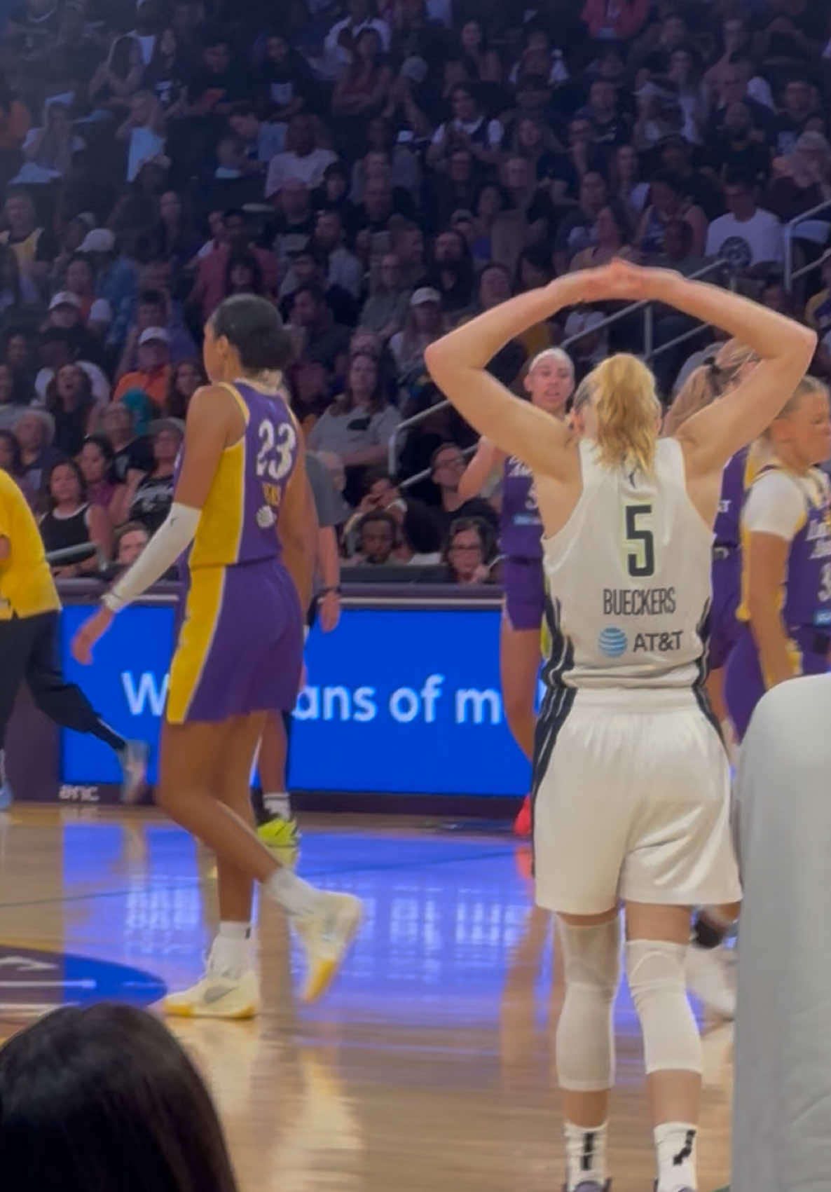 i’m on my knees. 🧎‍♀️#paigebueckers #dallaswings #paigebueckersedits #paigebueckersedit #WNBA @izzy :) i owe u my life for the second clip 
