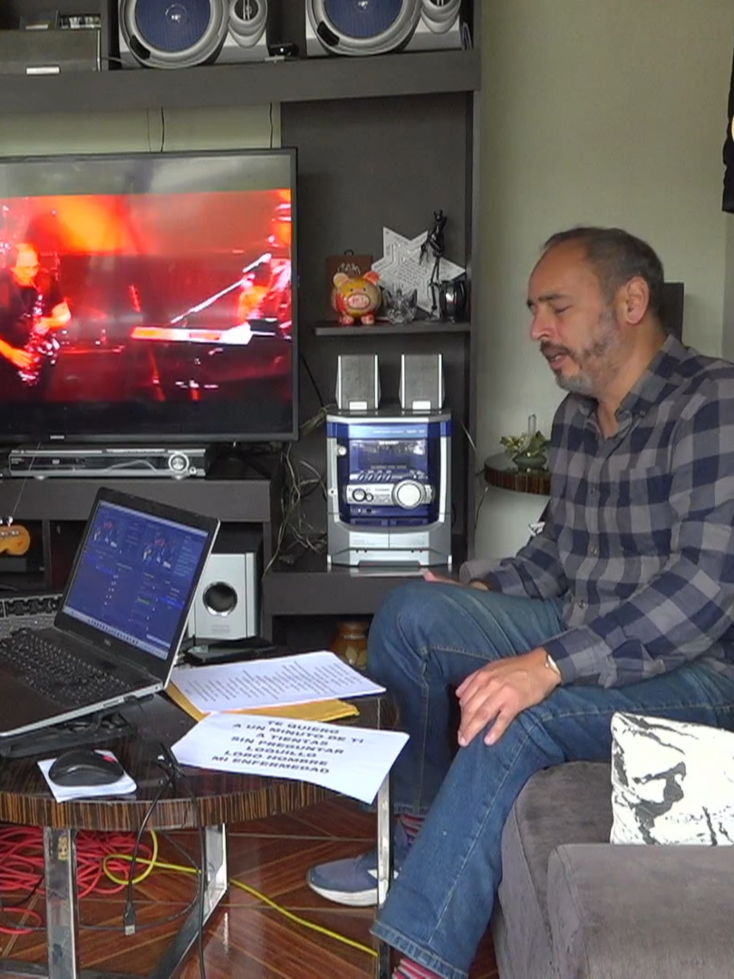 @kokoflorezestrada y el chino en los ensayos para el 19 en La Estación #rock #peru #musica