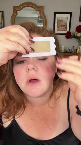 Easiest eyebrow waxing known to mankind #flamingo #flamingowaxstrips #waxingtiktok 