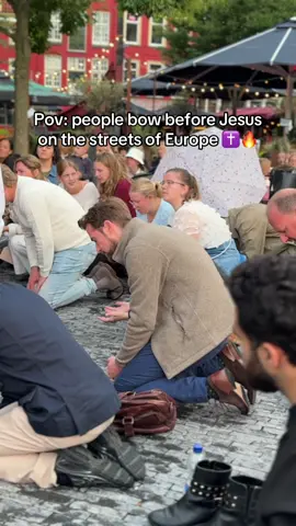 Every knee shall bow down to Jesus 🔥✝️ Praise God halleluja! #praise #worship #fyp #presencerevival #christiantok 
