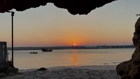 اليأس من الناس حرية، والأمل في اللّٰه حياة.